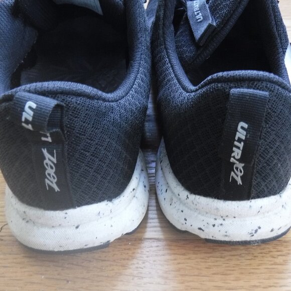 Athletic_Shoes